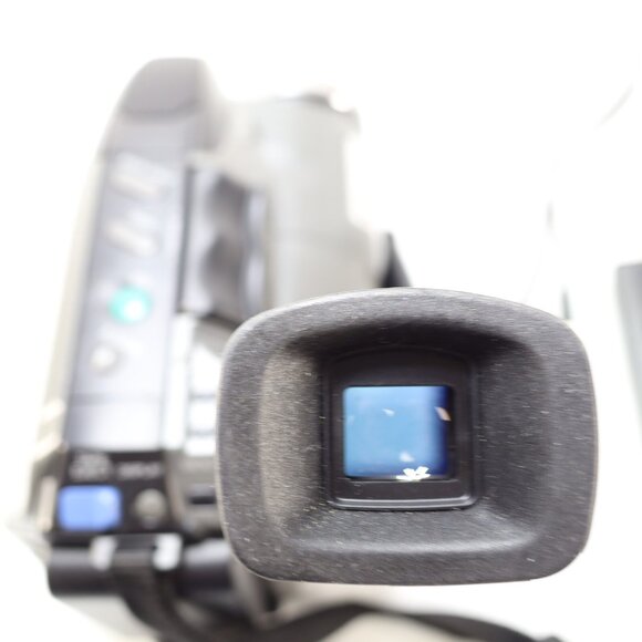 Panasonic PV-L580D Compact VHS/VHS-C Palmcorder 150x Digital‎ Camcorder Tested - Picture 6 of 9